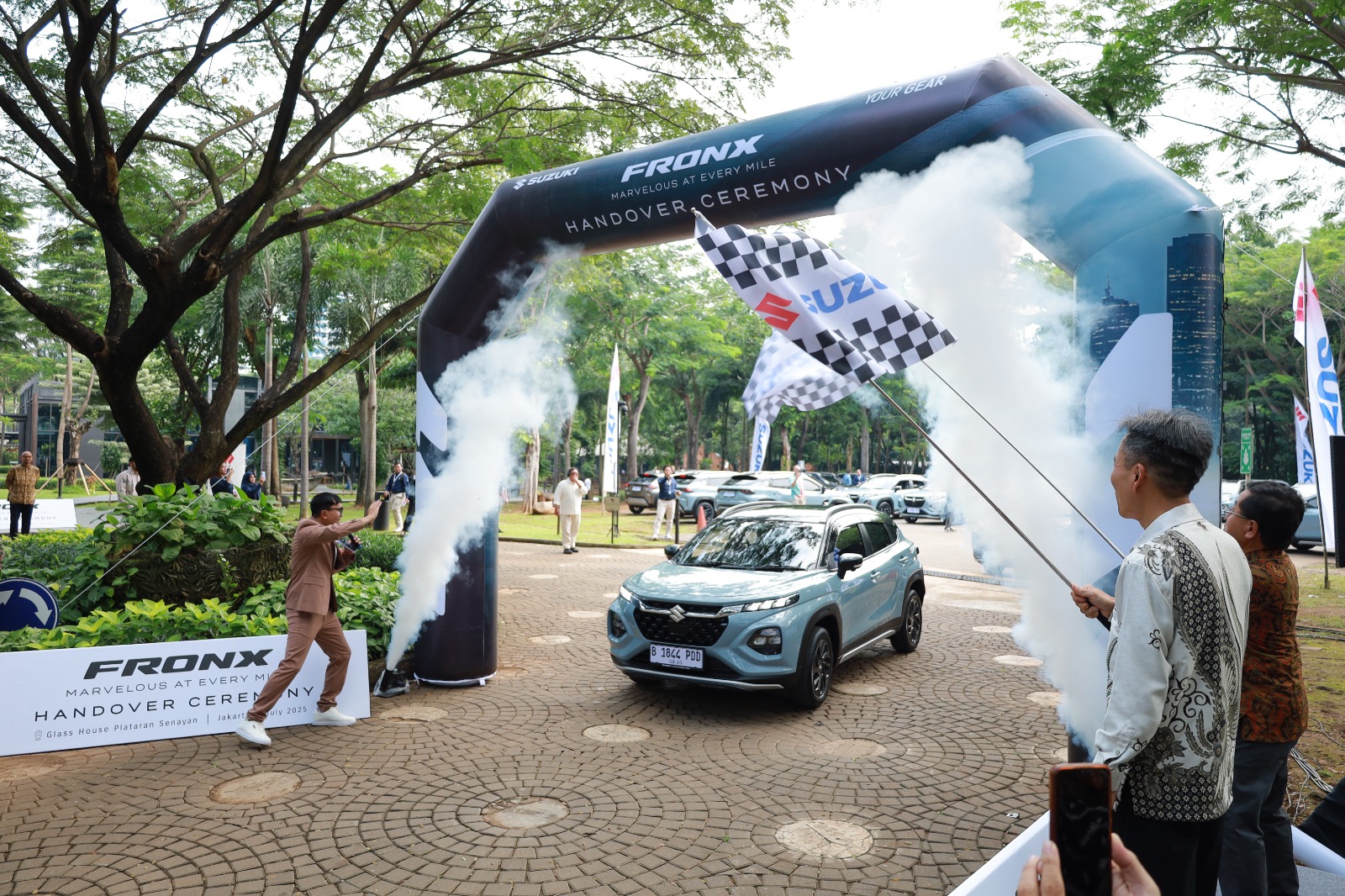 Suzuki Serahkan Puluhan Unit Pertama Fronx ke Konsumen